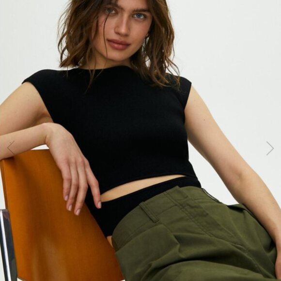 🇨🇦 Aritzia - Wilfred Cut-out Knit Top (Black) - Picture 3 of 16